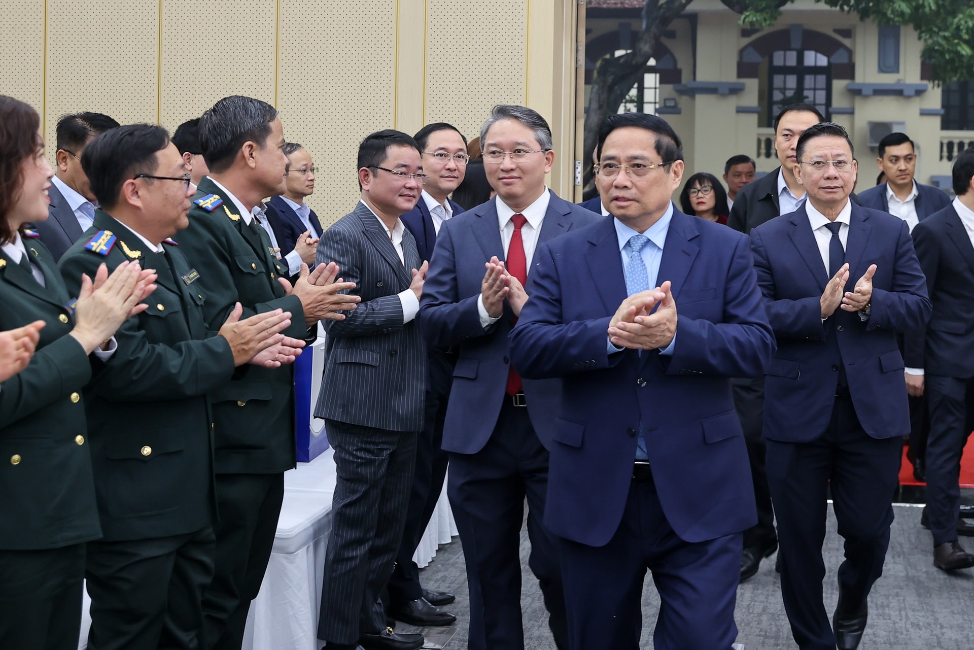 Thủ tướng: Chuyển từ 