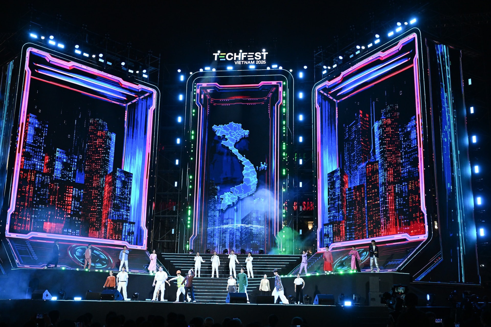 Thủ tướng: Phát triển năng lực công nghệ trong nước là con đường tất yếu- Ảnh 9. Thủ tướng: Phát triển năng lực công nghệ trong nước là con đường tất yếu- Ảnh 9.