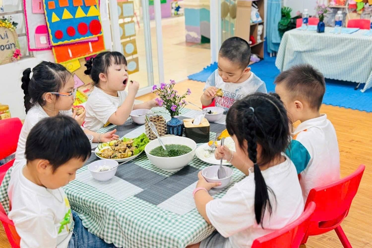 Siết quản lý an toàn thực phẩm tại bếp ăn tập thể và trường học