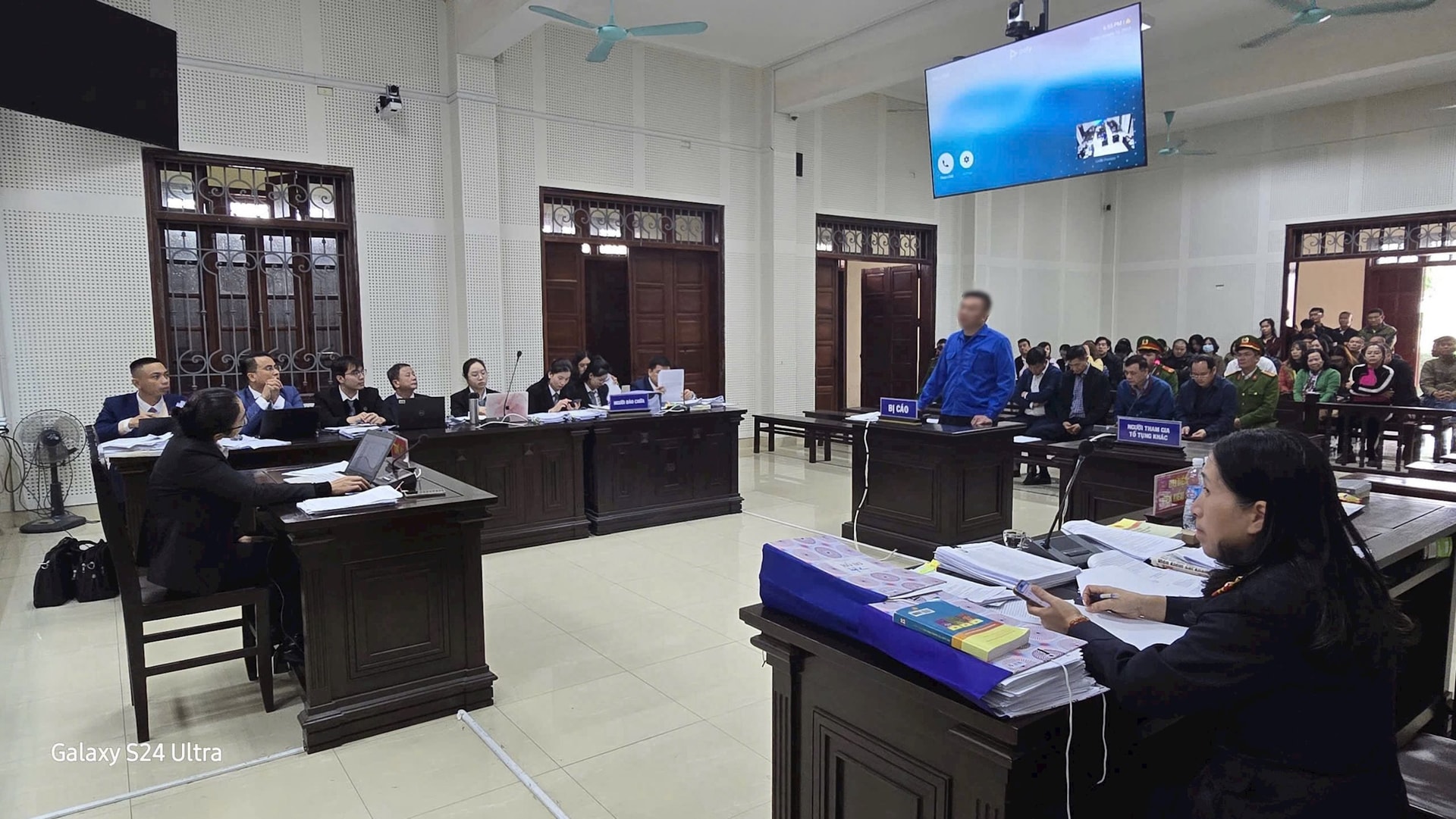 Khai thác, tiêu thụ trái phép đất đá thải mỏ, 2 giám đốc lĩnh án