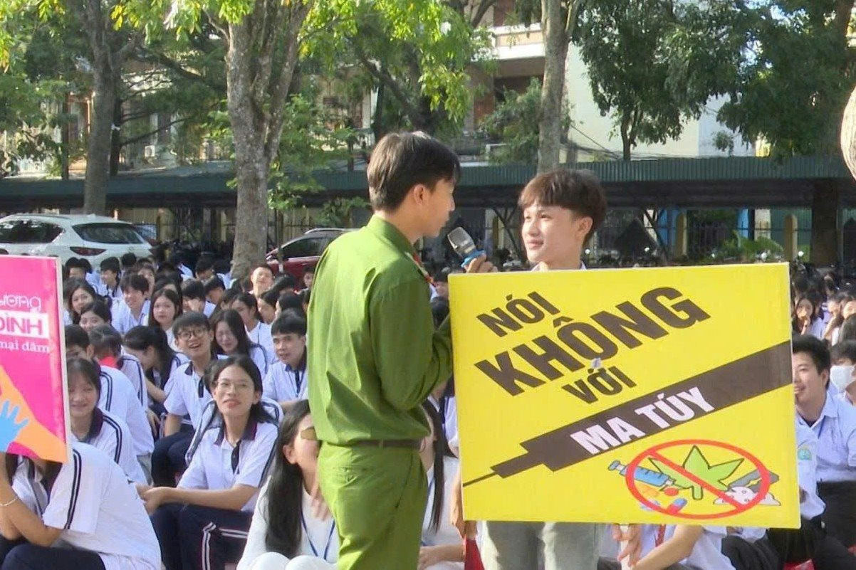 tuyentruyen.jpg