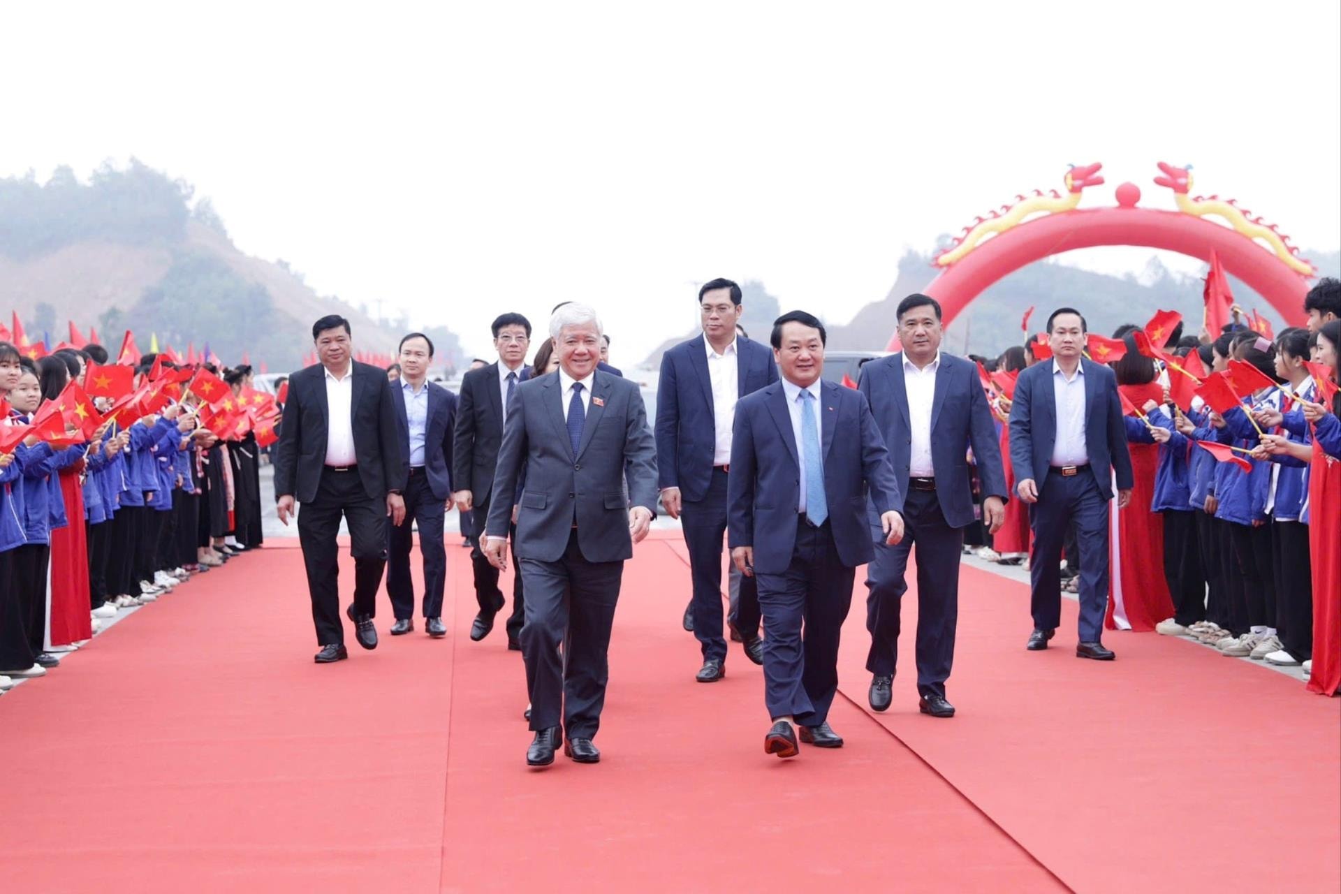 Tuyên Quang khởi công, thông xe kỹ thuật cao tốc chiến lược kết nối vùng