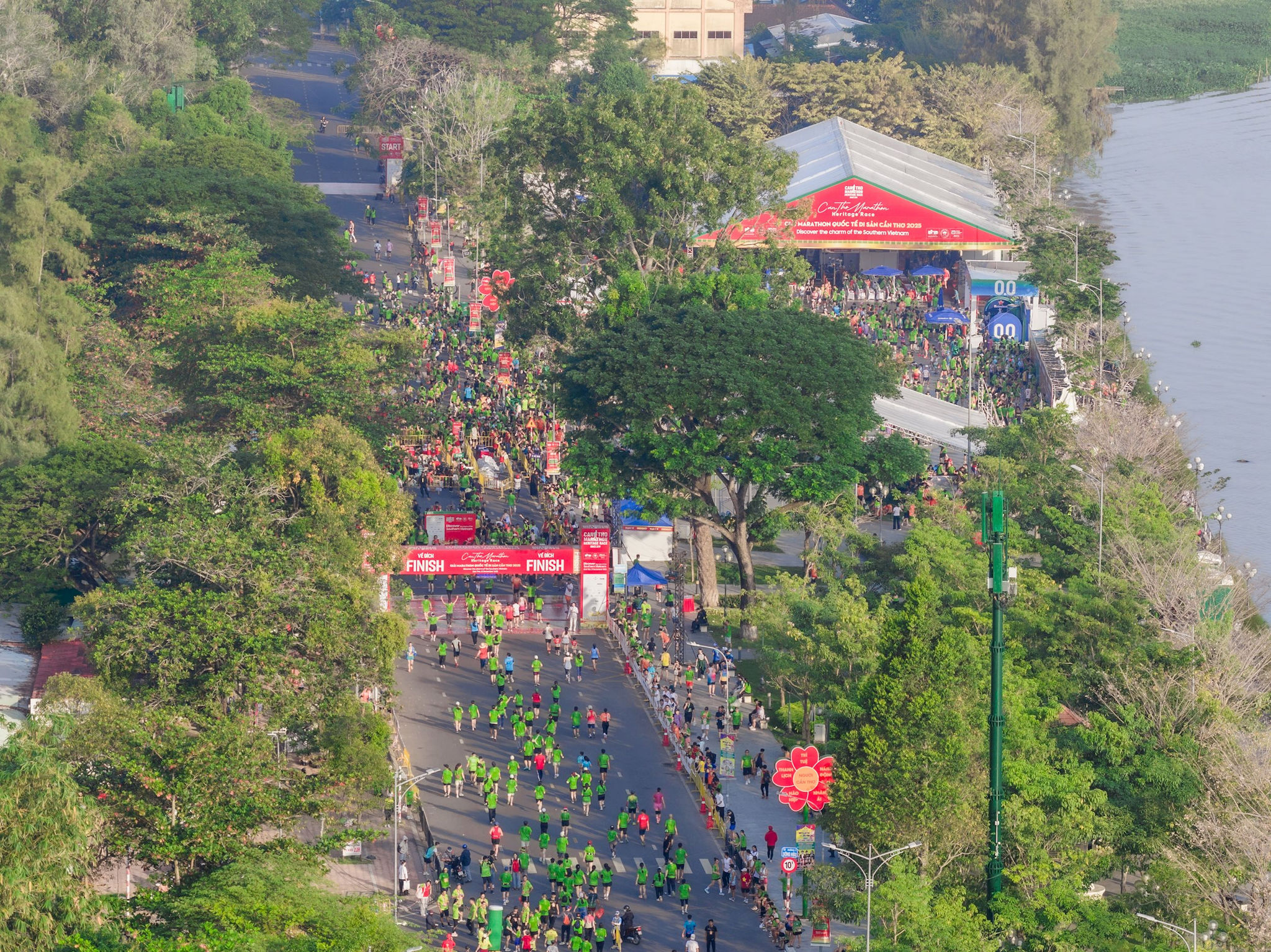 duong-chay-giai-marathom-quoc-te-di-san-can-tho-tu-tren-cao-1.jpg