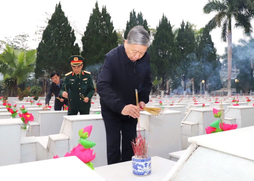 Tổng Bí thư Tô Lâm: Giải quyết căn bản những tồn đọng về người có công và liệt sĩ từ nay đến kỷ niệm 80 năm ngày Thương binh - Liệt sĩ- Ảnh 2. Tổng Bí thư Tô Lâm: Giải quyết căn bản những tồn đọng về người có công và liệt sĩ từ nay đến kỷ niệm 80 năm ngày Thương binh - Liệt sĩ- Ảnh 2.