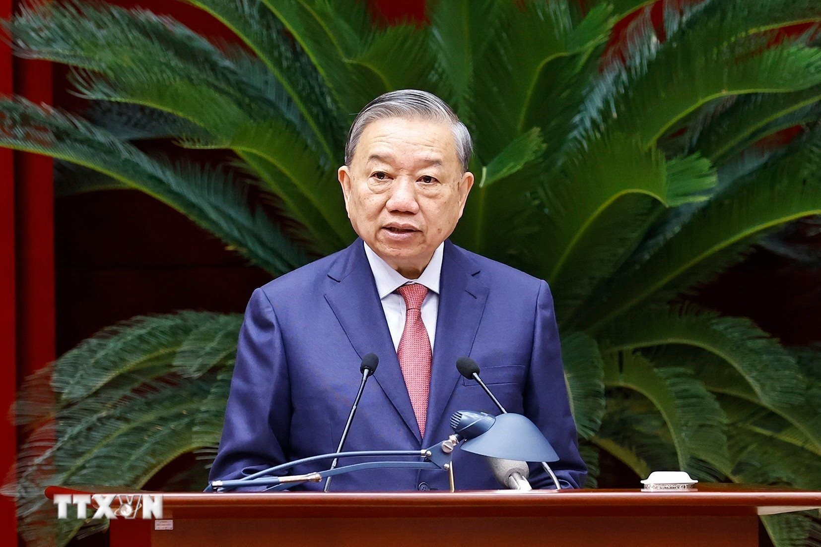 hoi-nghi-trung-uong-15-5.jpg