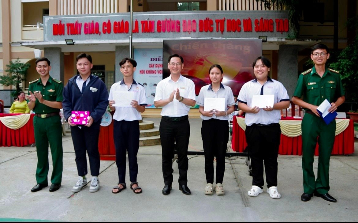 Cuộc thi “Rung chuông vàng” tự hào truyền thống QĐND Việt Nam