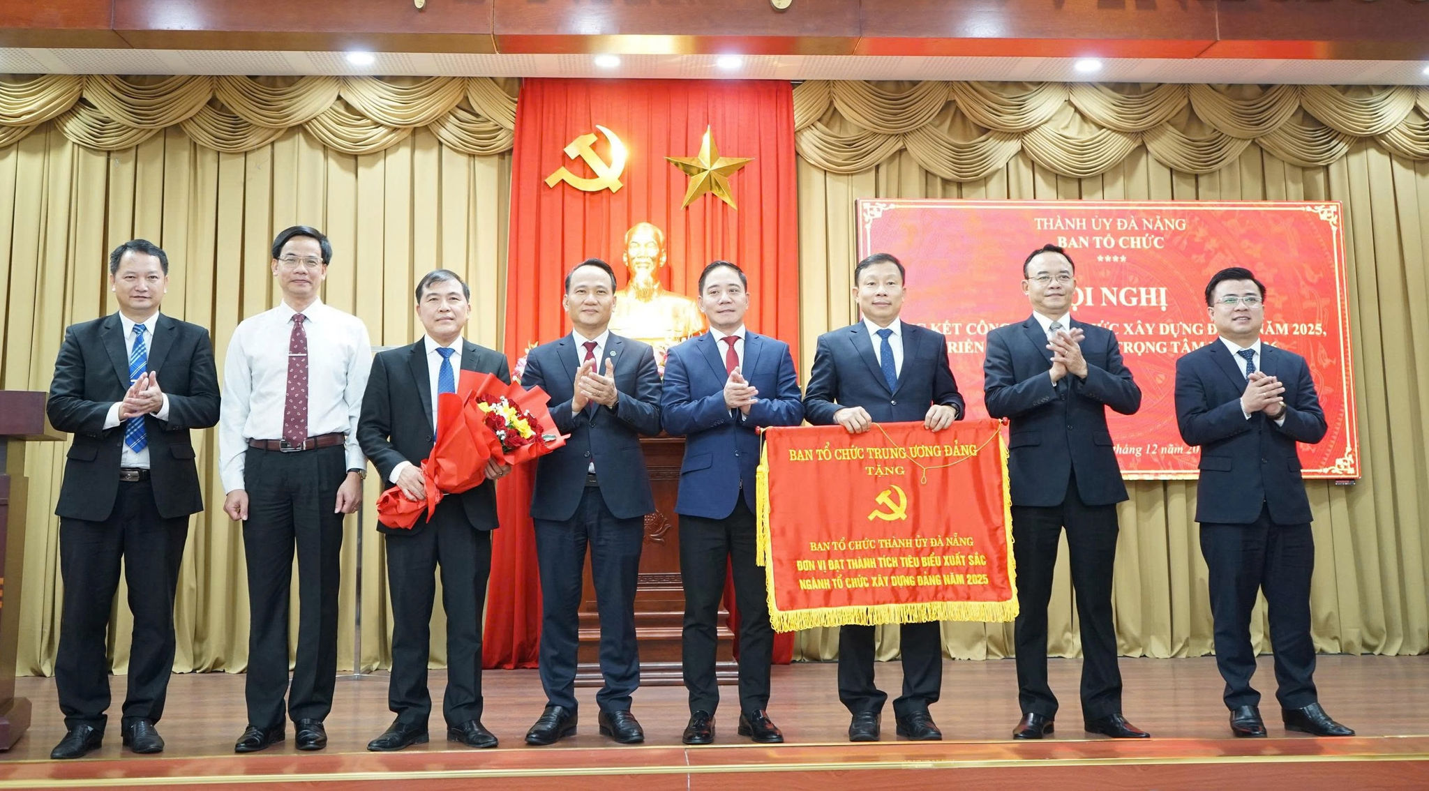 23-12-thanh-uy9.jpg