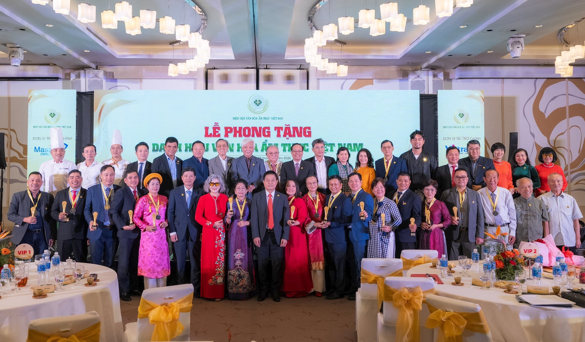 2_le-phong-tang-danh-hieu-van-hoa-am-thuc-viet-nam-duoc-dien-ra-tai-khach-san-le-meridien-sai-gon.jpg