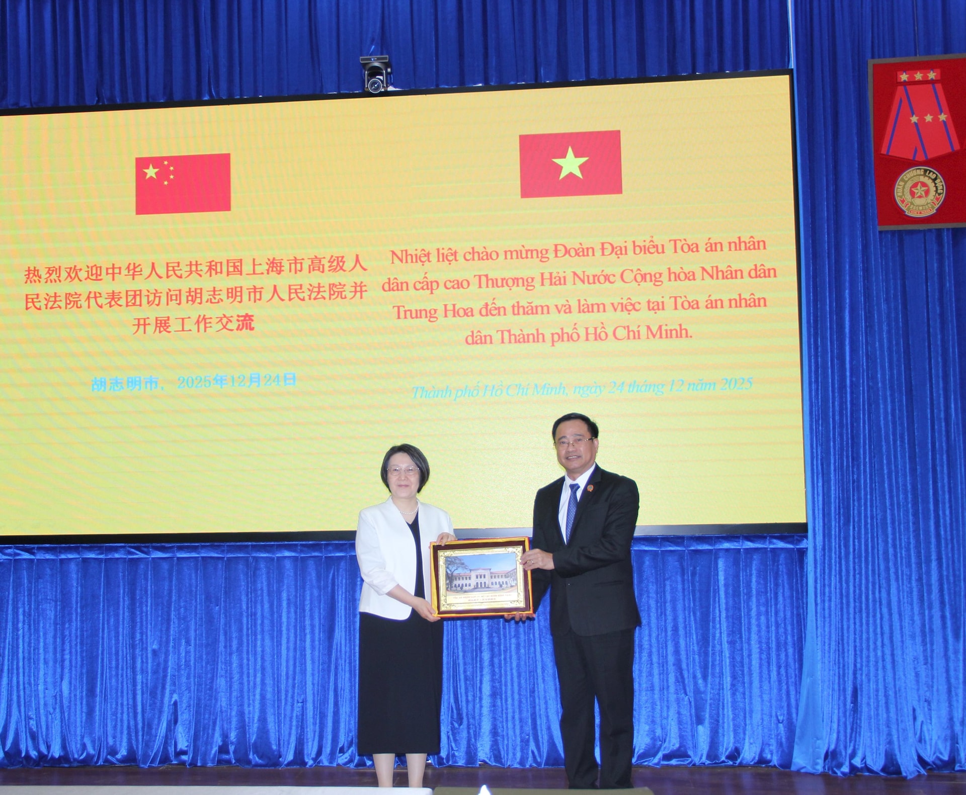 chanh-an-tang-qua.jpg
