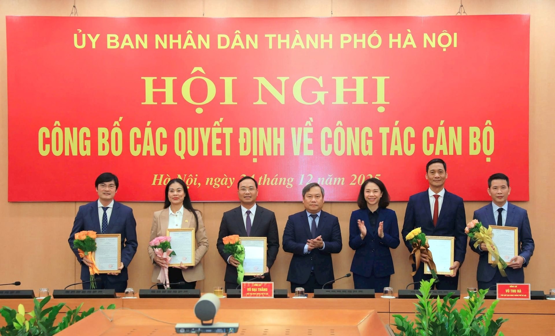 ha-noi-bo-nhiem-can-bo.jpg