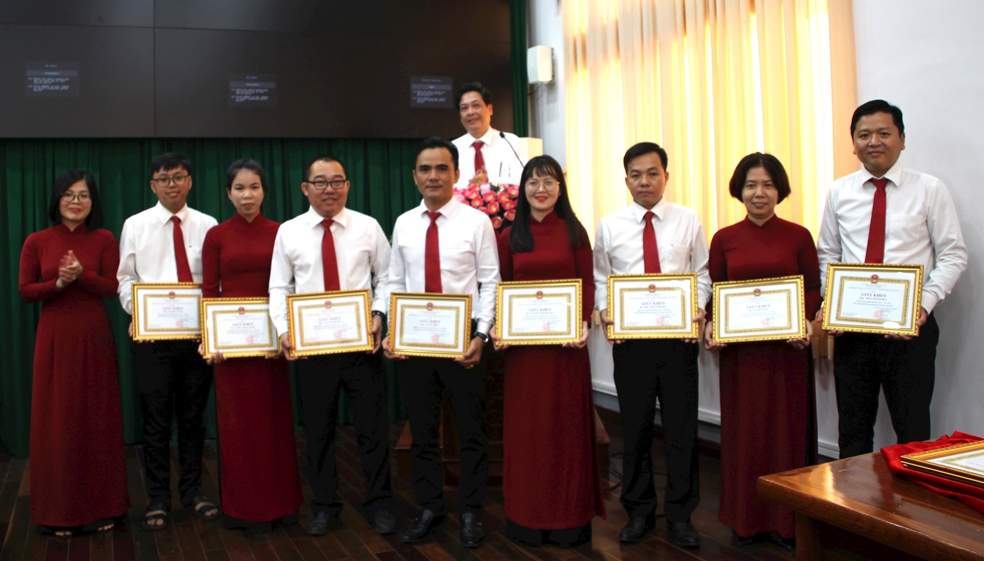 khen-thuong-1.jpg