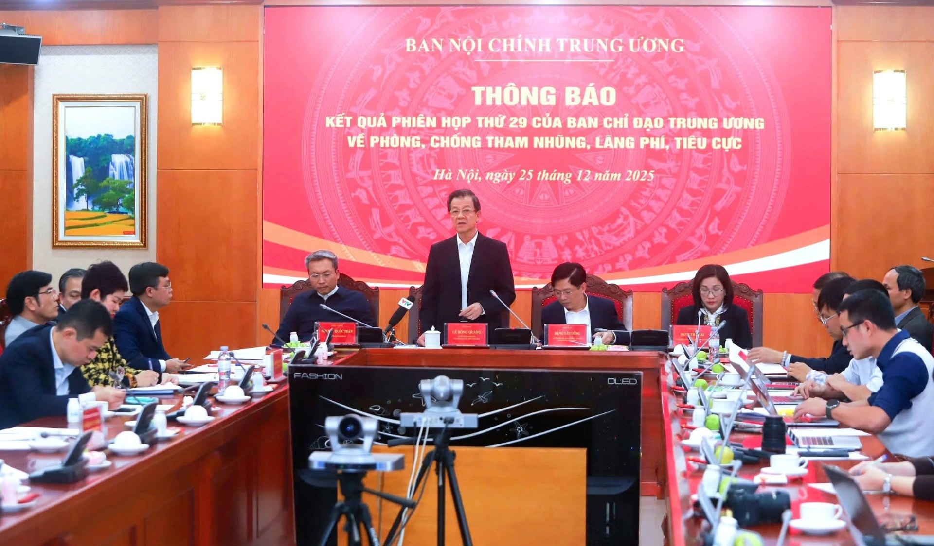 Xử lý nghiêm minh, công khai mọi hành vi nhũng nhiễu, tiêu cực