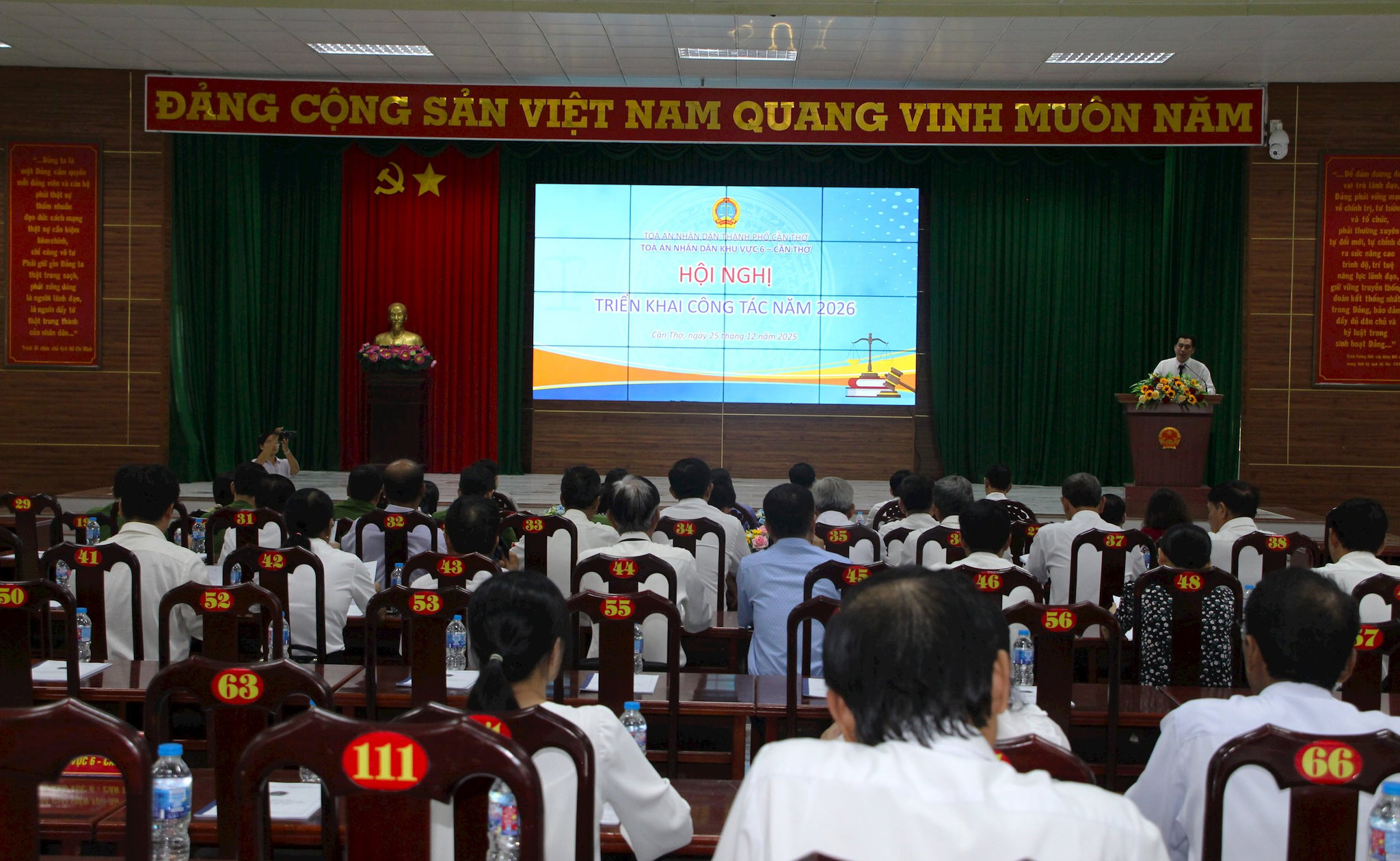 quang-canh-hoi-nghi.jpg