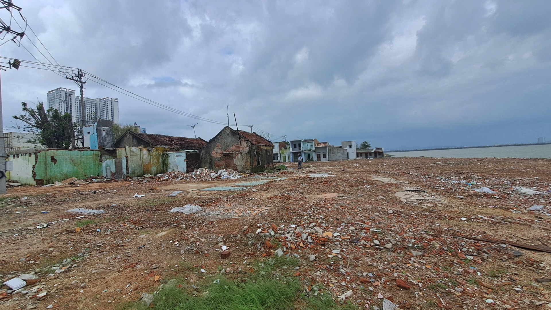 Đối thoại với 10 hộ dân chưa đồng thuận di dời phục vụ dự án mở rộng cảng Quy Nhơn