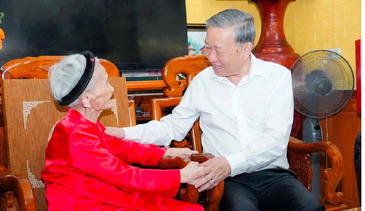 Tặng quà của Đảng, Nhà nước nhân Đại hội XIV và Tết Bính Ngọ 2026