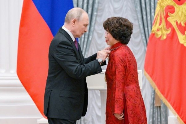 1-tt-putin-trao-huan-chuong.jpg