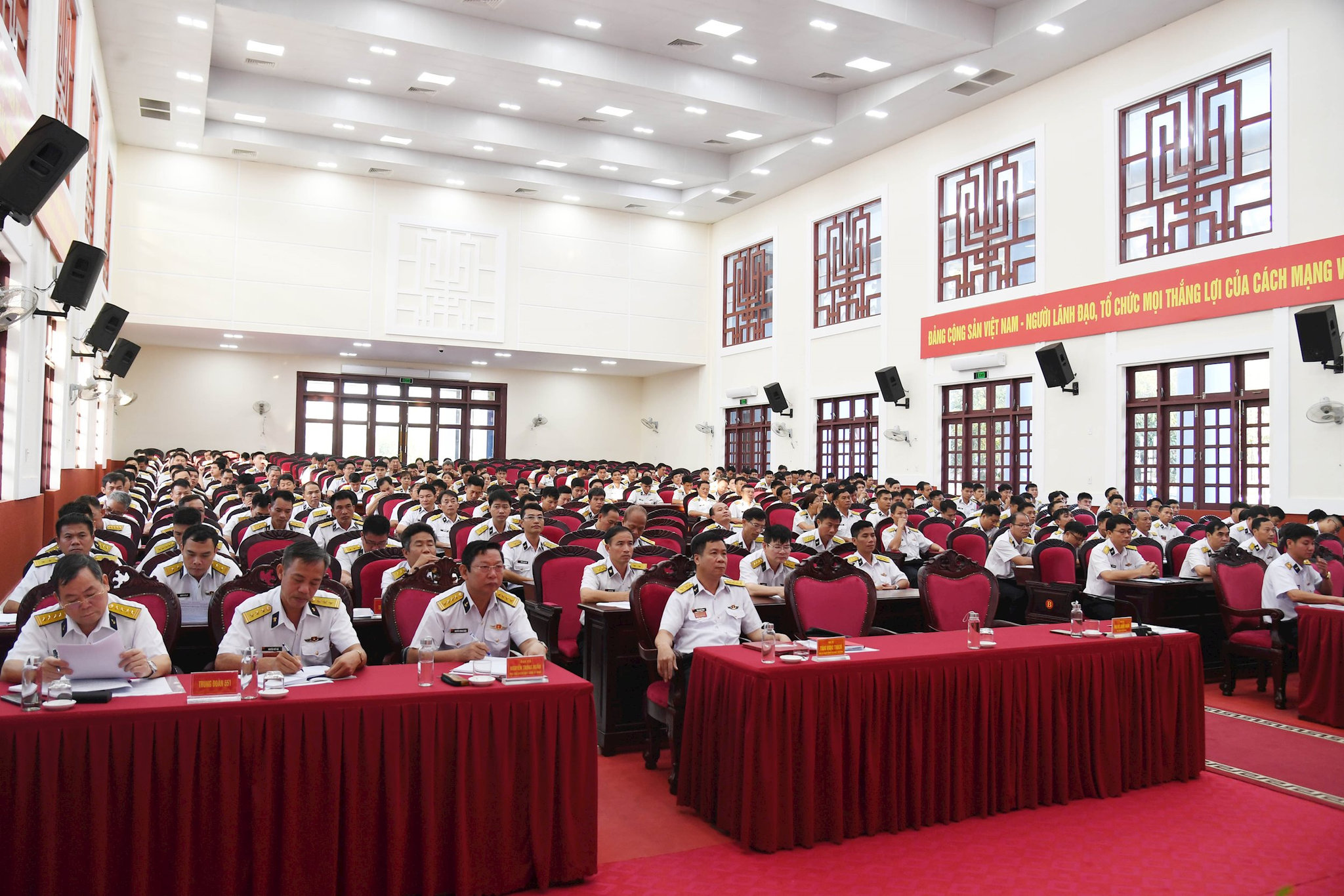 2.-cac-dai-bieu-tham-du-hoi-nghi.jpg