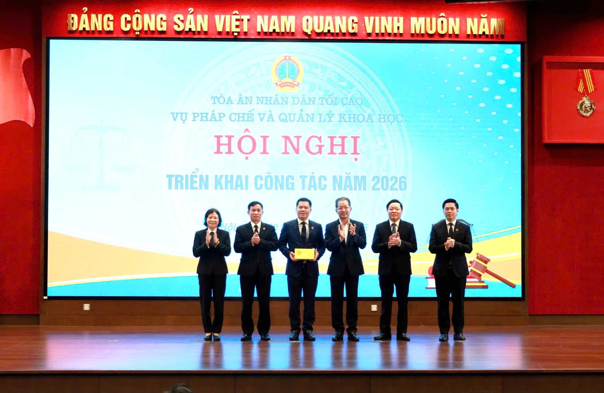 tang-qua.jpg