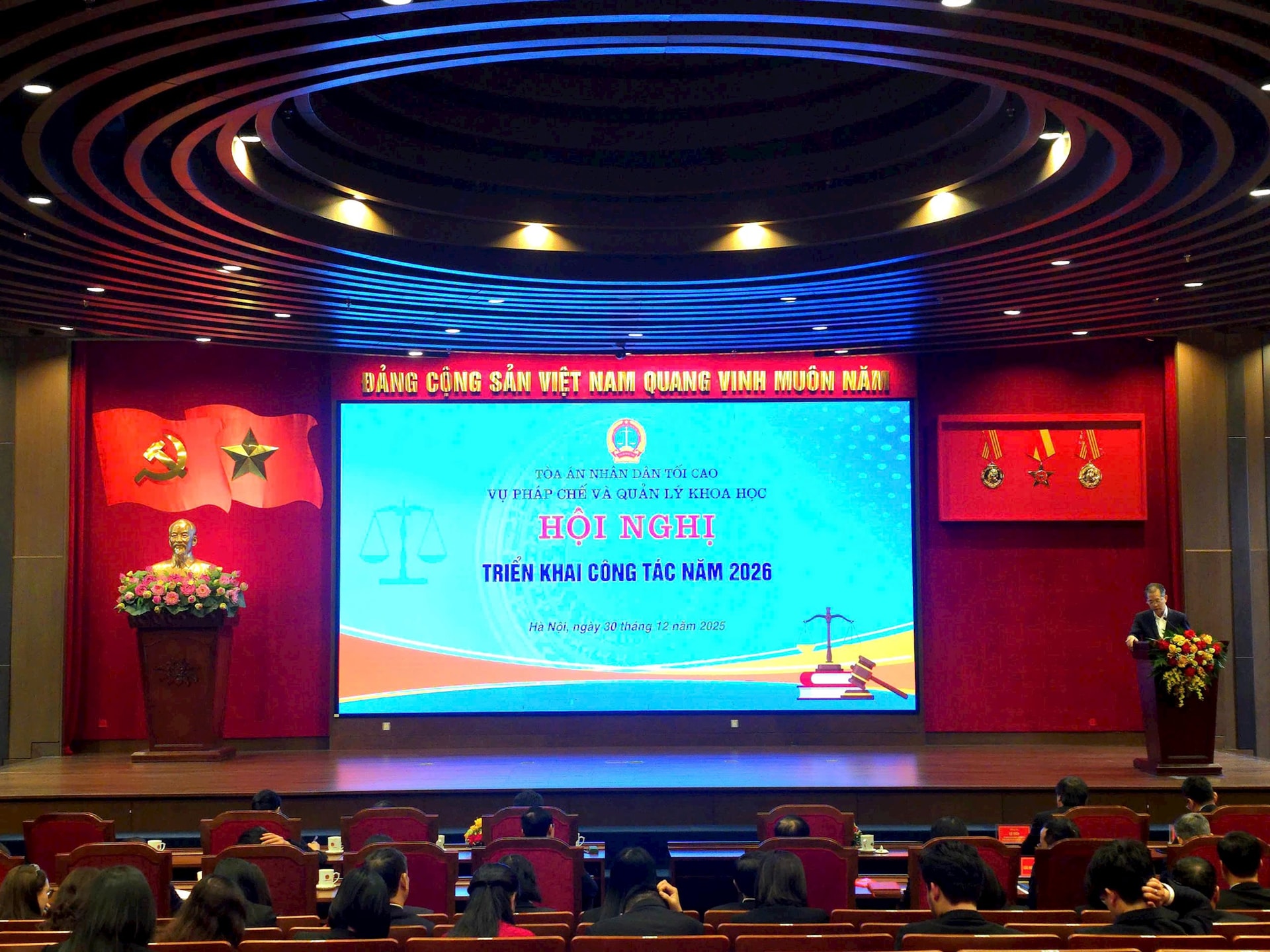 toan-canh-.jpg