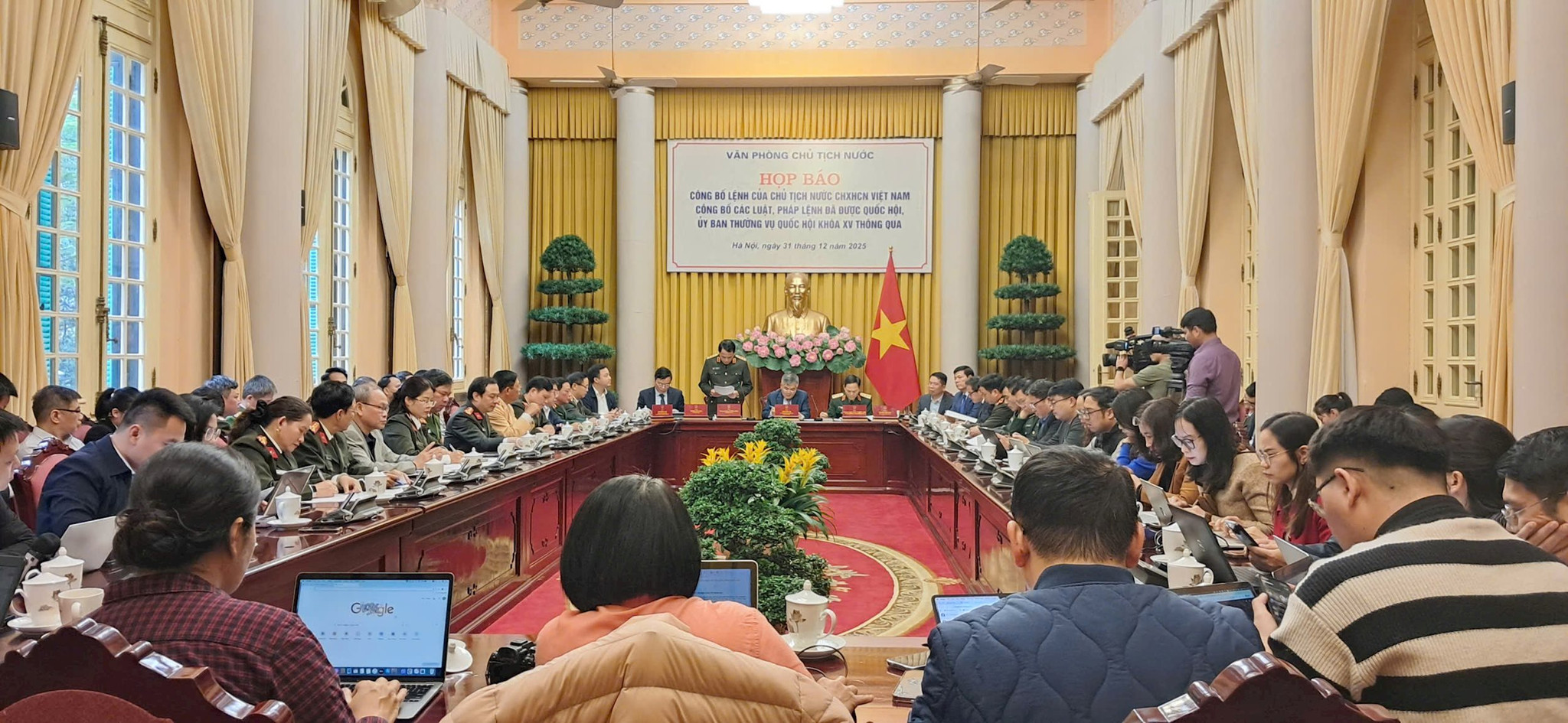 cong-bo-lenh-cua-chu-tich-nuoc-ve-15-luat.jpg