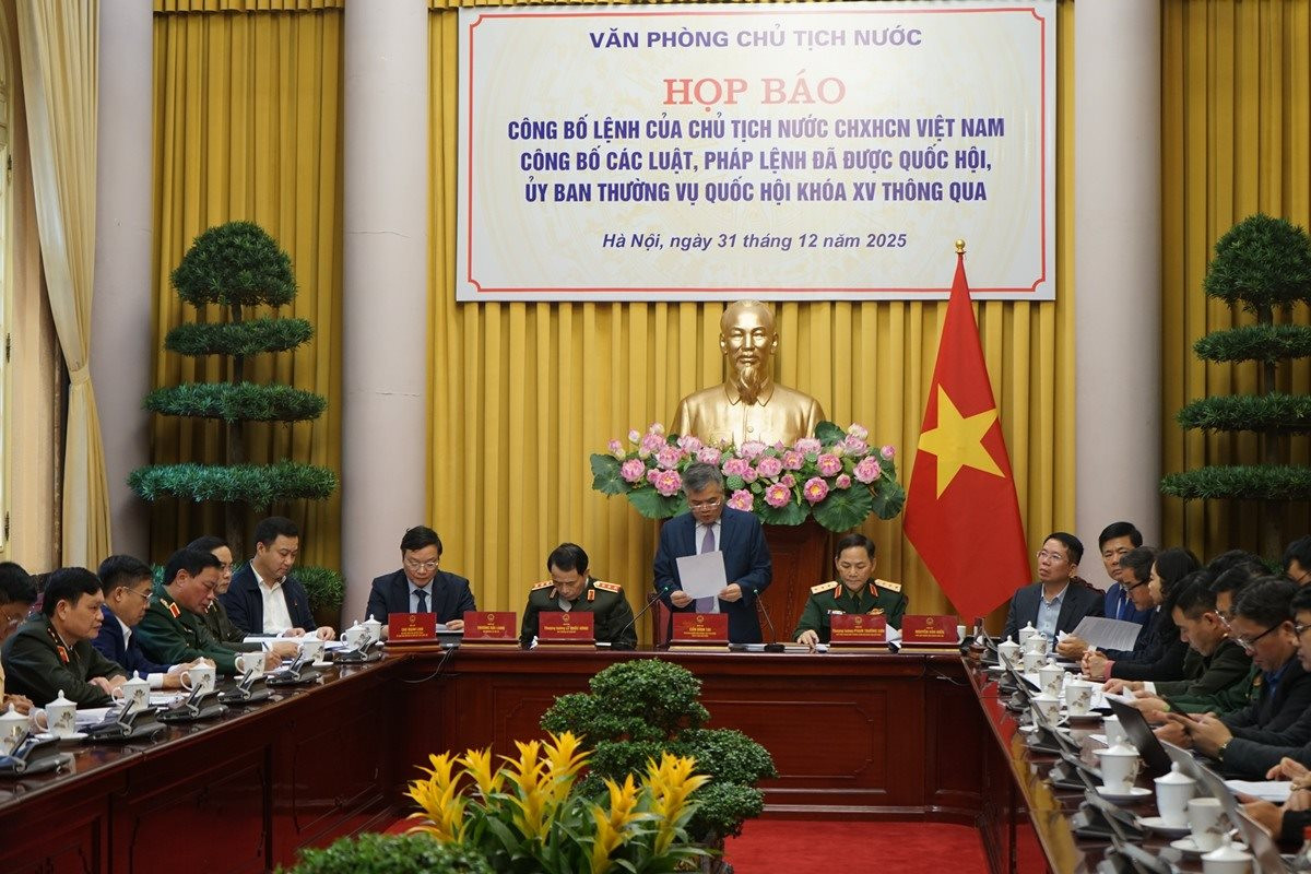 cong-bo-luat.jpg
