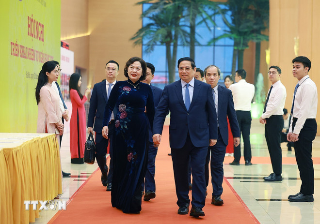 Thủ tướng Phạm Minh Chính đến dự hội nghị. (Ảnh: Dương Giang/TTXVN) ttxvn-thu-tuong-du-hoi-nghi-trien-khai-nhiem-vu-nam-2026-cua-nganh-ngan-hang-2.jpg