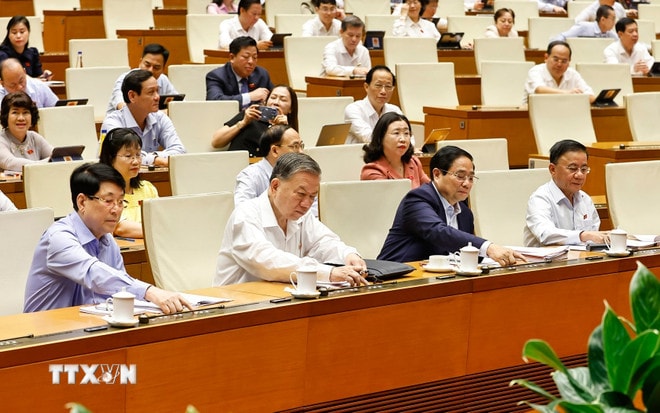 ttxvn-quoc-hoi-thong-qua-nghi-quyet-cua-quoc-hoi-sua-doi-bo-sung-mot-so-dieu-cua-hien-phap-nam-2013-8094026.jpg