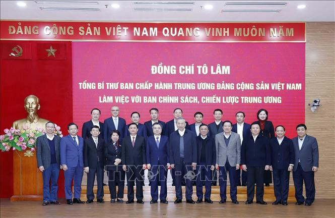 Tổng Bí thư Tô Lâm: Khơi dậy khát vọng cống hiến, vươn lên của dân tộc bằng tri thức và sáng tạo- Ảnh 3. Tổng Bí thư Tô Lâm: Khơi dậy khát vọng cống hiến, vươn lên của dân tộc bằng tri thức và sáng tạo- Ảnh 3.