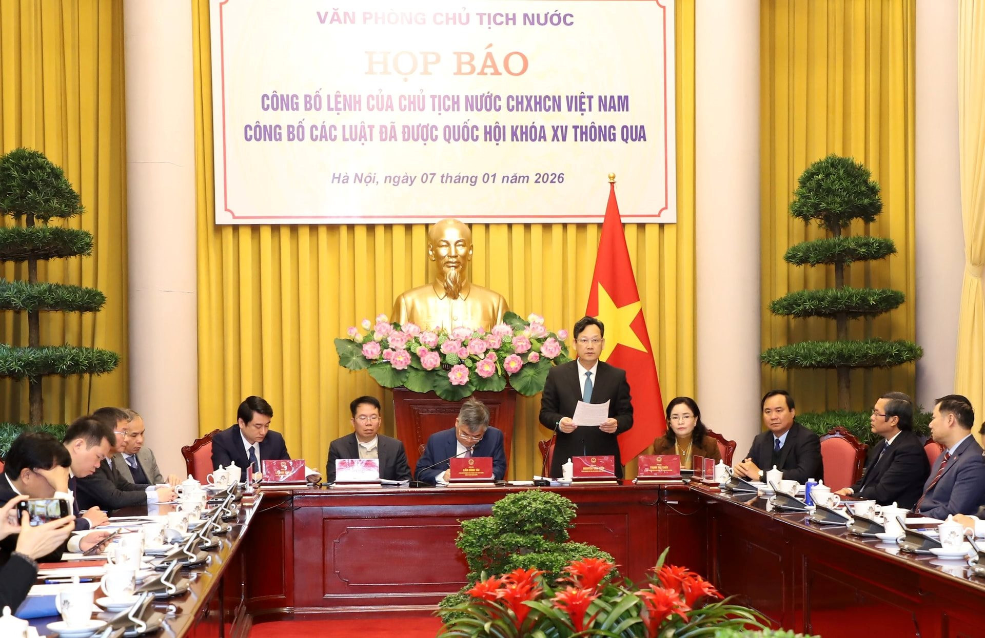 cong-bo-luat-tandtc-1-(1).jpg