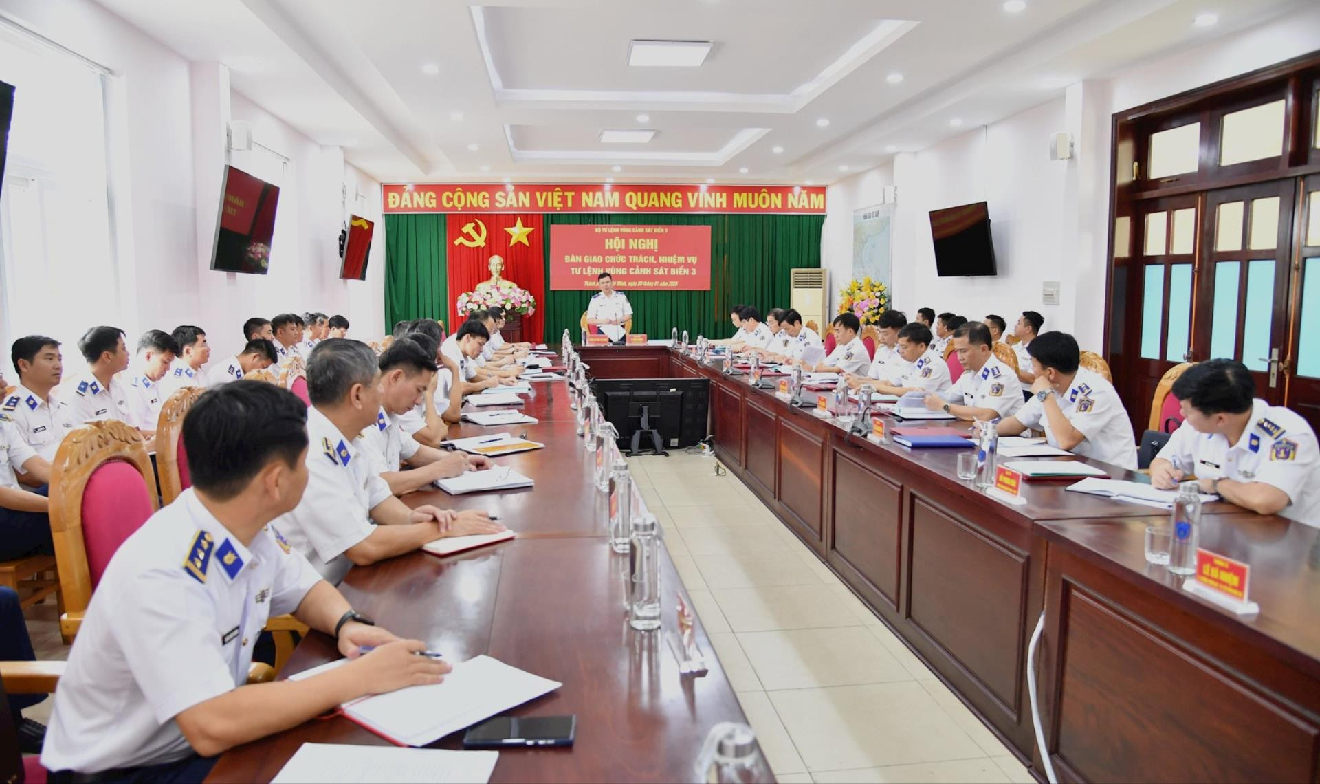 quang-canh-hoi-nghi-ban-giao(1).jpg