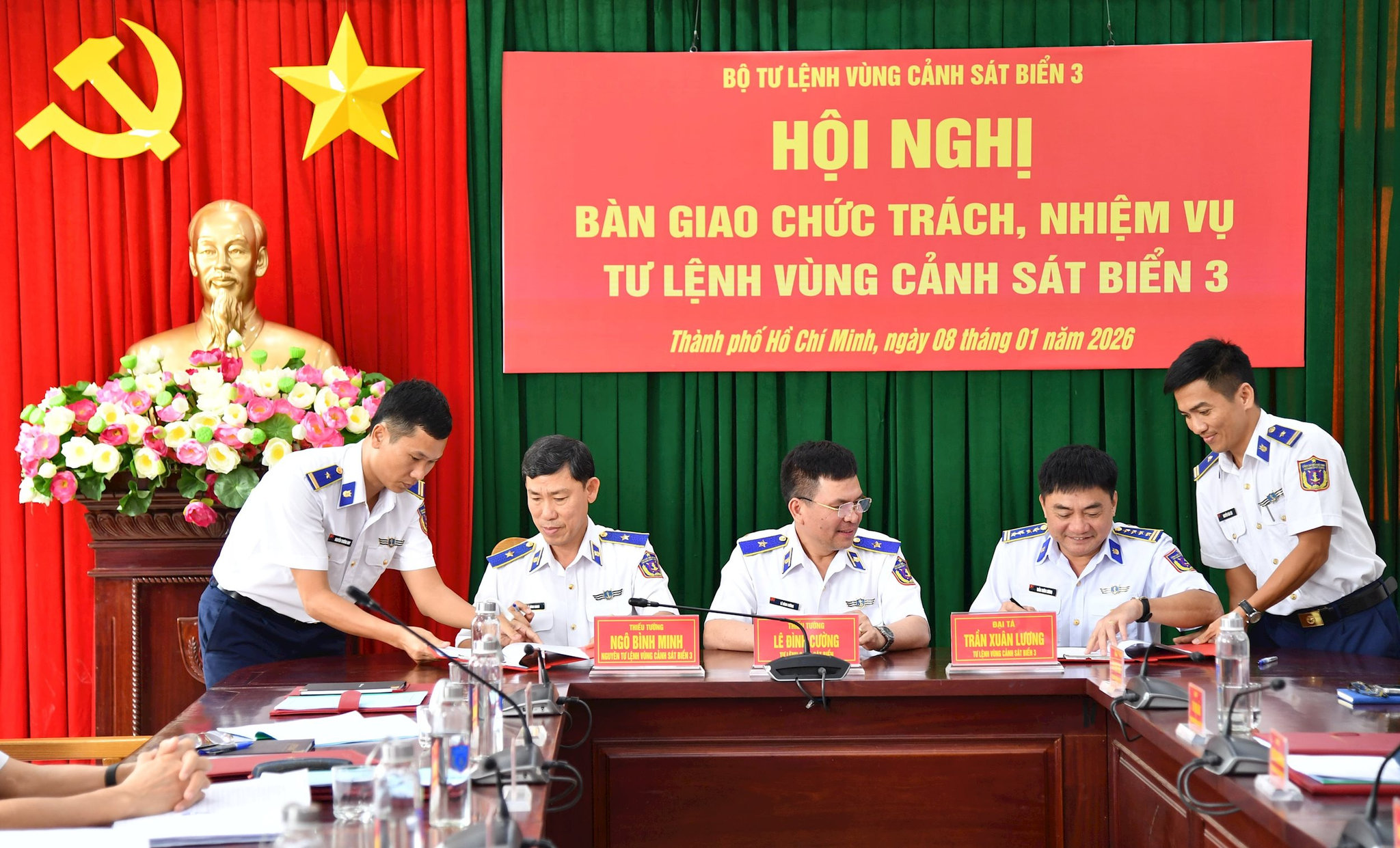 thieu-tuong-ngo-binh-minh-va-dai-ta-tran-xuan-luong-kybien-ban-ban-giao..jpg