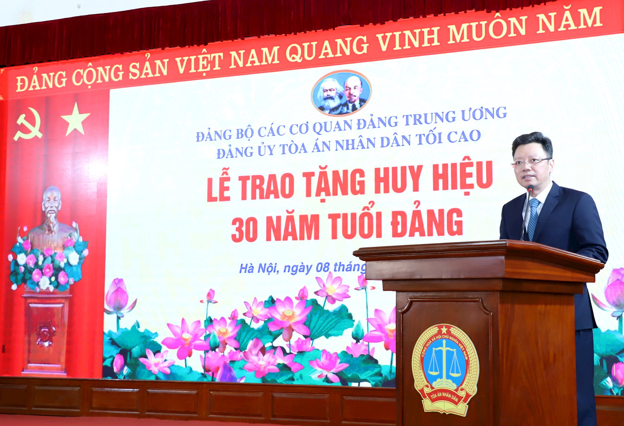 trao-huy-dang-4-.jpg