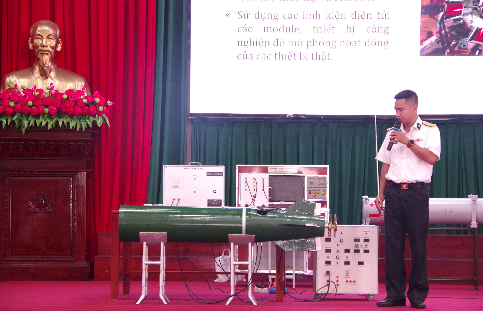 anh-5.-tac-gia-thuyet-trinh-san-pham.jpg