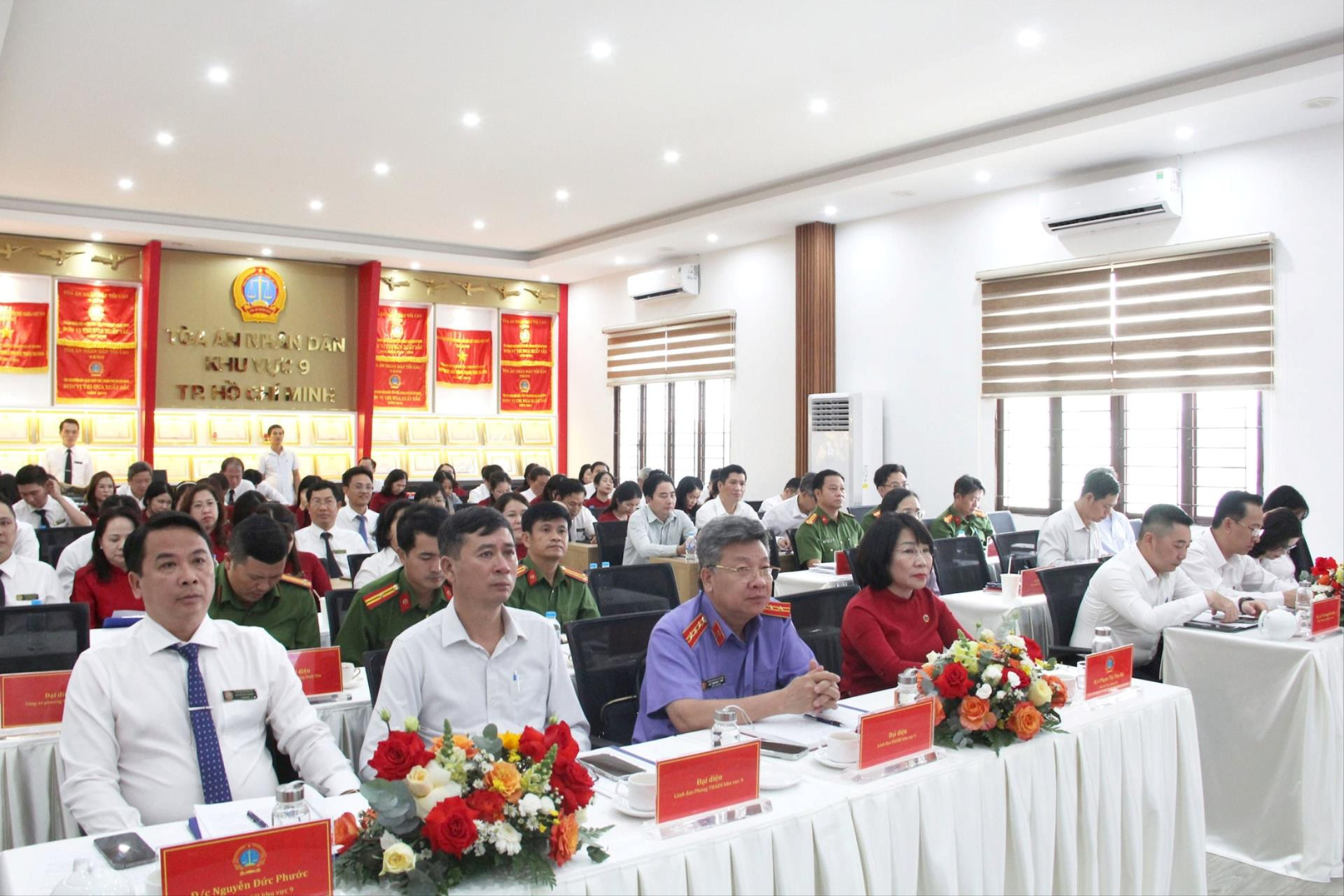 lanh-dao(1).jpg