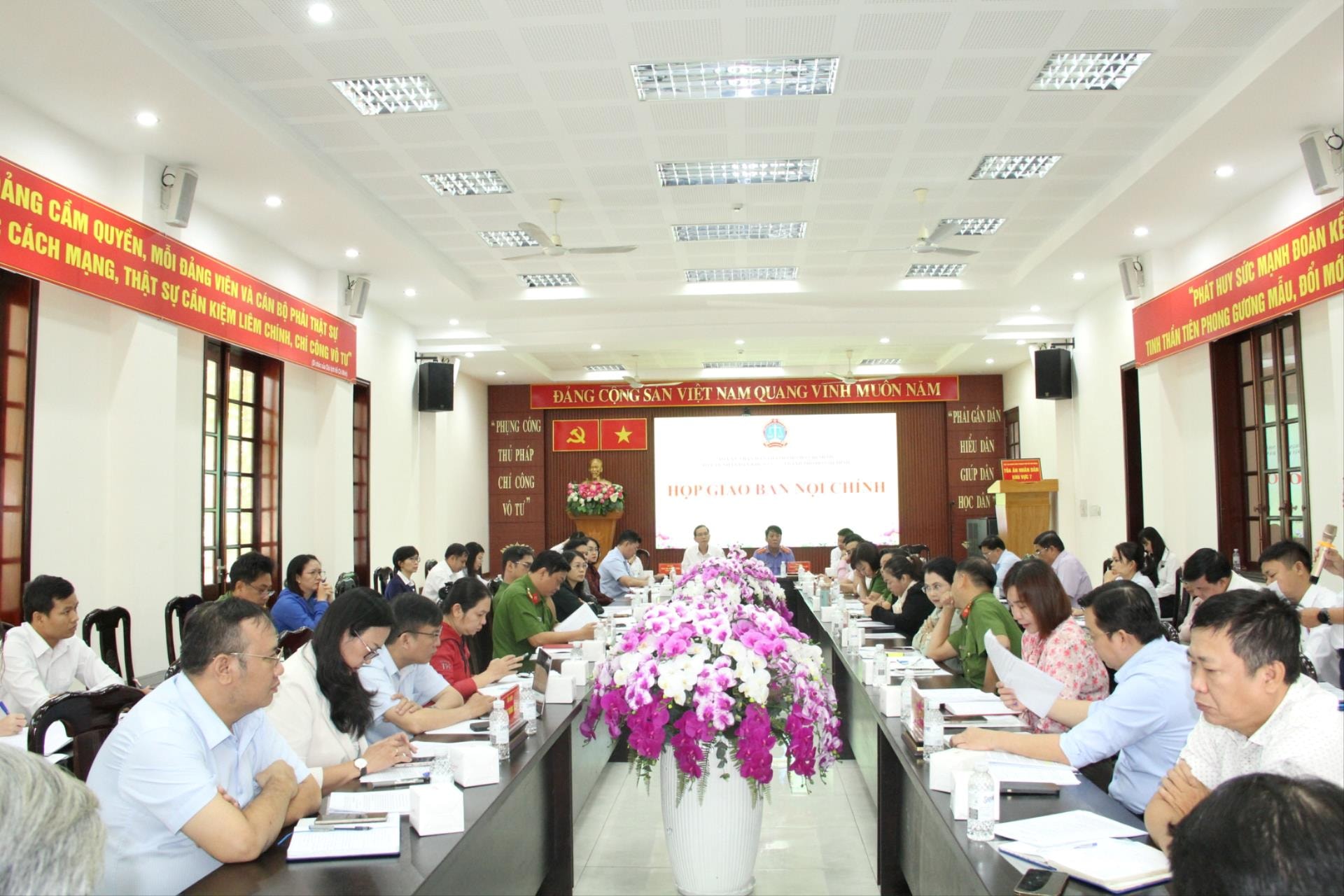 toan-canh-2(1).jpg
