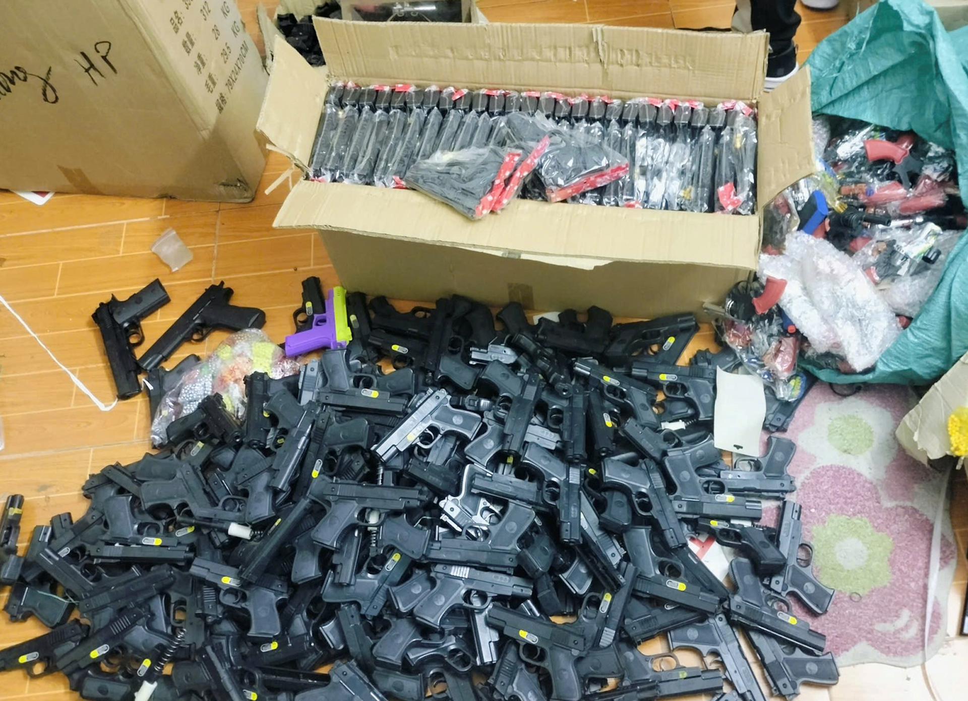 Xử lý nam thanh niên rao bán súng nhựa bắn đạn bi trên mạng xã hội