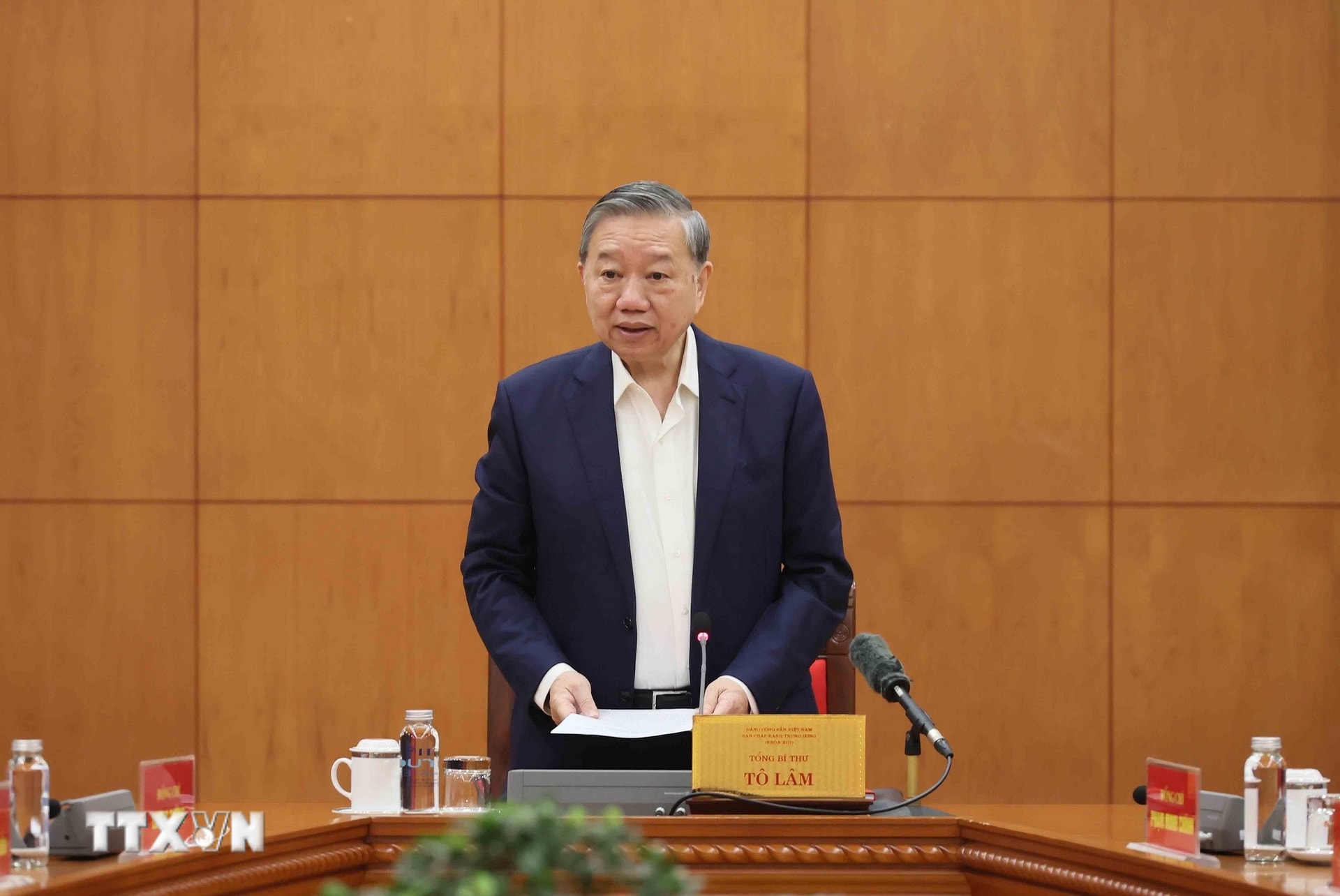 ttxvn-1301-tong-bi-thu-nhan-su-dai-hoi-dang-2.jpg