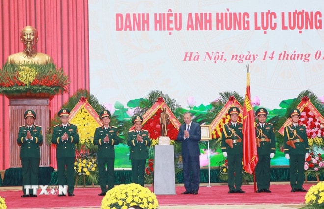 ttxvn-1401-tong-bi-thu-tong-cuc-hau-can-ky-thuat-4.jpg