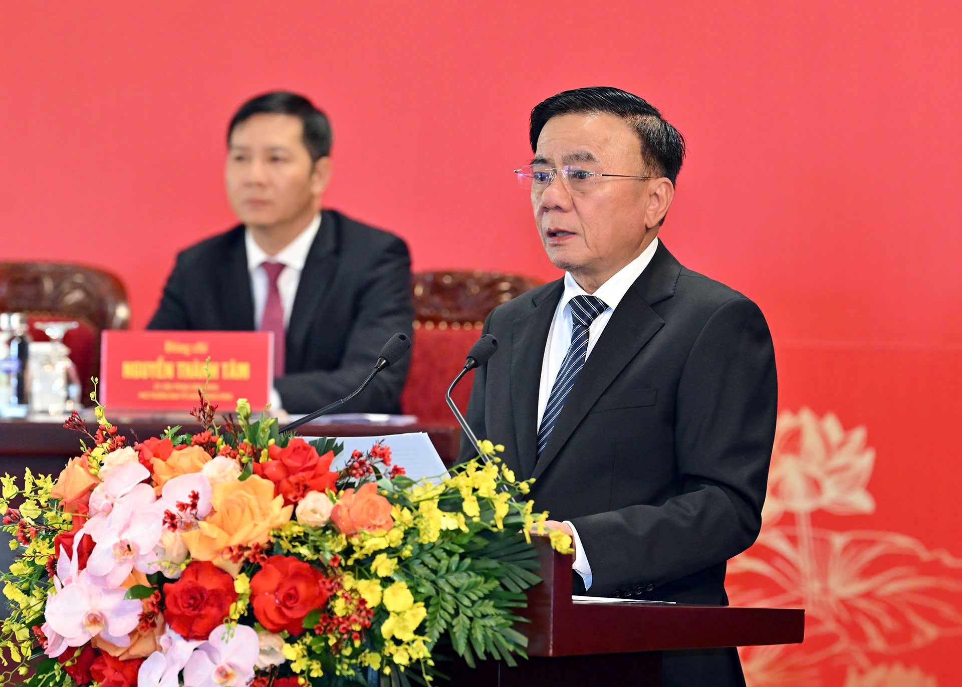tran-cam-tu.jpg