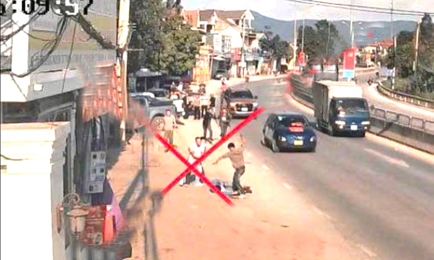 Khởi tố nhóm đối tượng dùng hung khí giải quyết mâu thuẫn