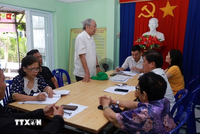 ttxvn-can-bo-dang-vien-tinh-dak-lak-gop-y-du-thao-van-kien-dai-hoi-xiv-cua-dang-8371378.jpg