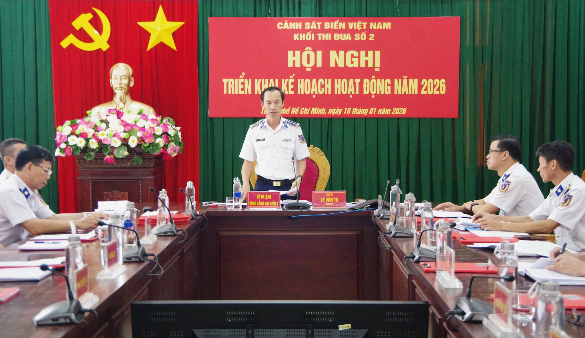 dai-ta-le-van-tu-chinh-uy-bo-tu-lenh-vung-canh-sat-bien-3-truong-khoi-thi-dua-chu-tri-hoi-nghi.jpg