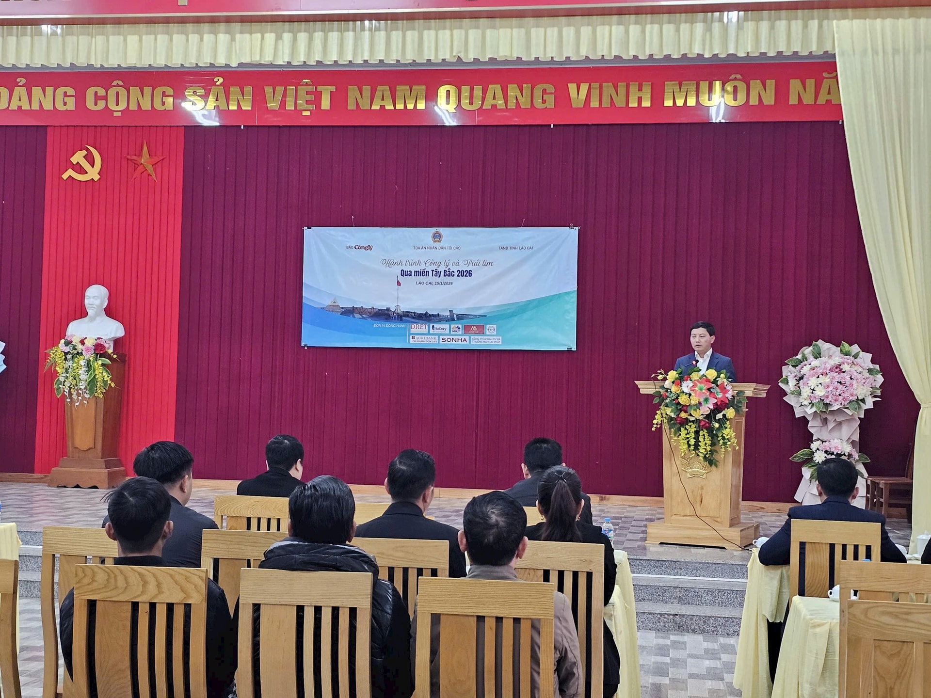 hoi-nghi-2.jpg
