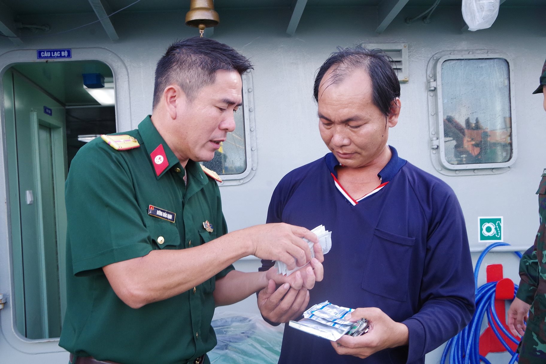 2.-quan-y-tren-tau-bv98308ts-cap-thuoc-va-huong-dan-su-dung-cho-ngu-dan-vo-hoang-rot.jpg