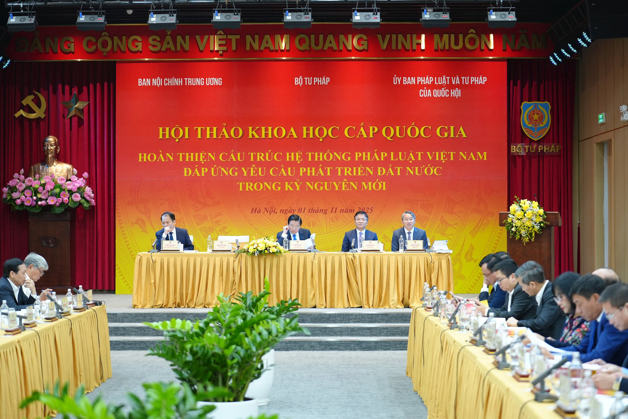 toan-canh-hoi-thao-khoa-hoc-cap-quoc-gia-ve-hoan-thien-cau-truc-he-thong-phap-luat-viet-nam-dap-ung-yeu-cau-phat-trien-dat-nuoc-trong-ky-nguyen-moi.jpg