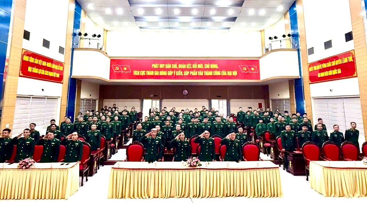 ban-chi-huy.jpg