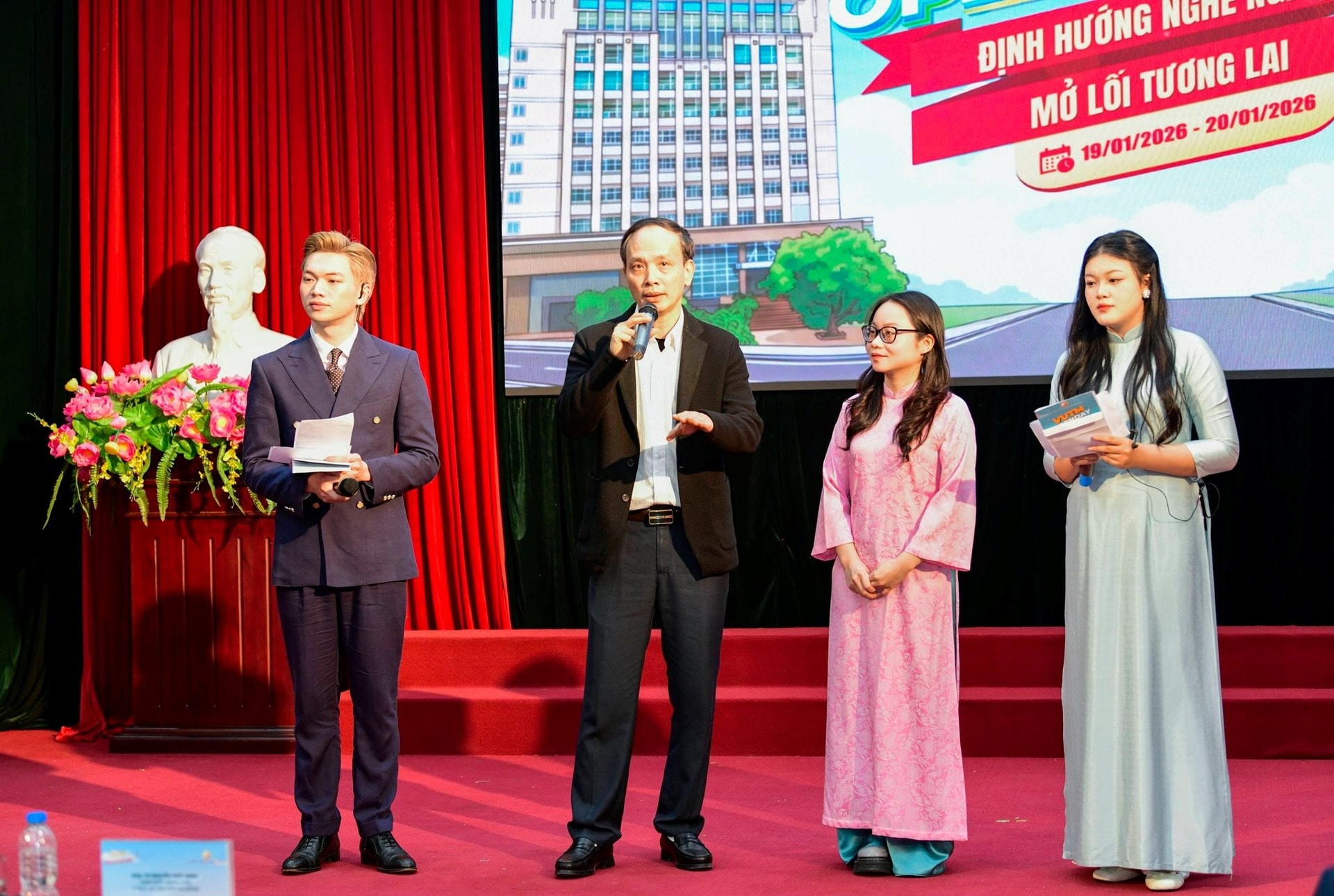 huy8.jpg