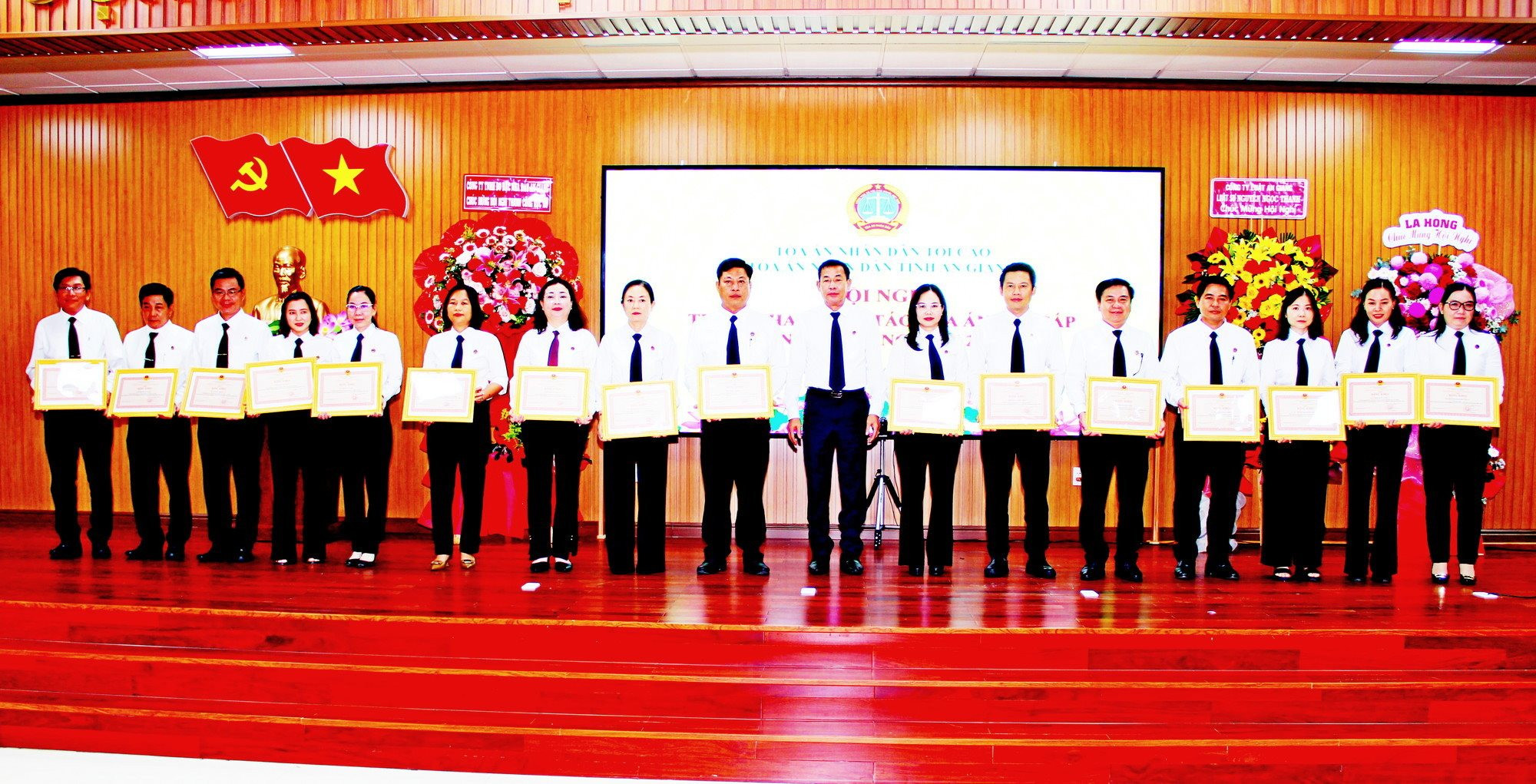khen-thuong.jpg