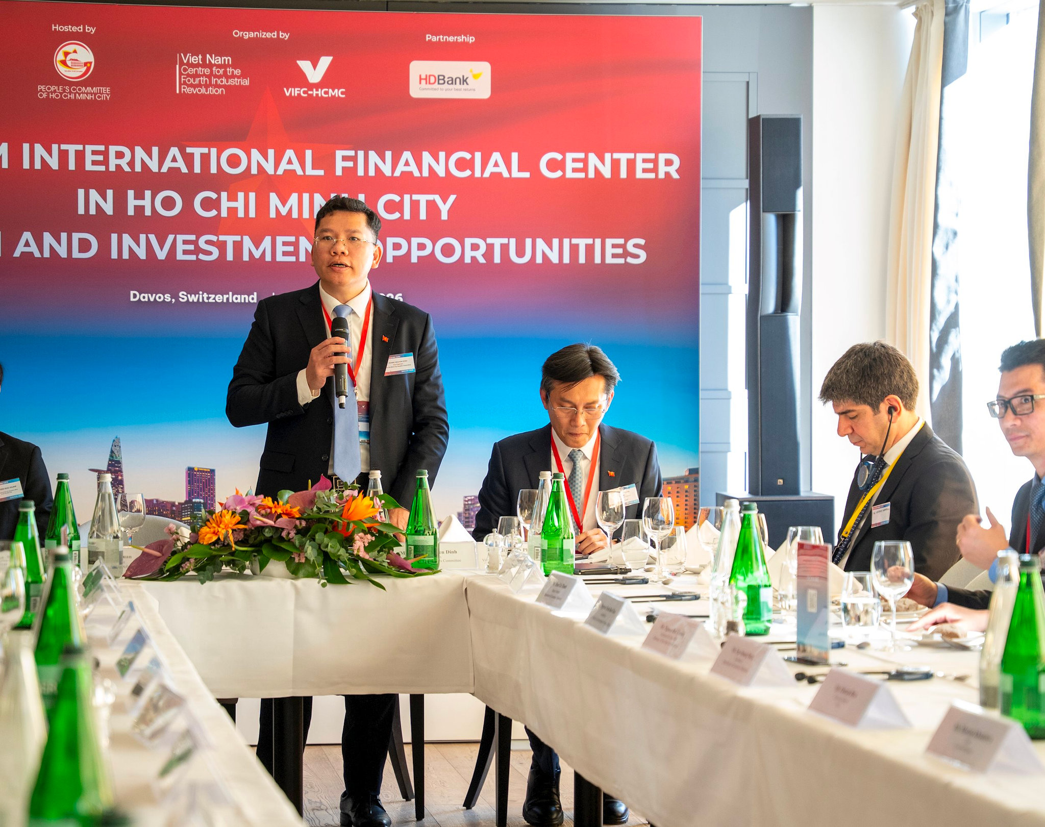 vietnam-davos-87.jpg