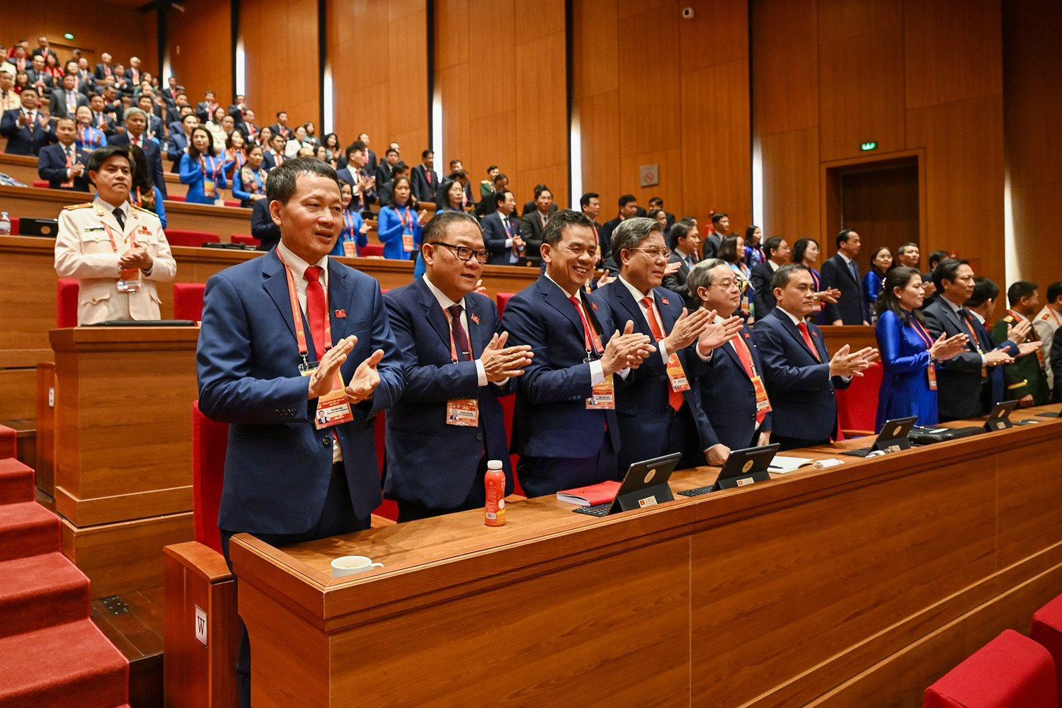 dai-bieu-tham-du.jpg